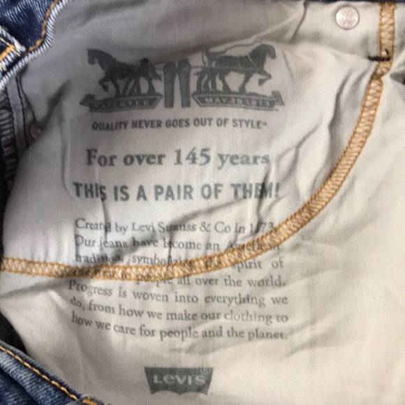 Lightly Distressed Levi’s 514 - Picture 5 of 8